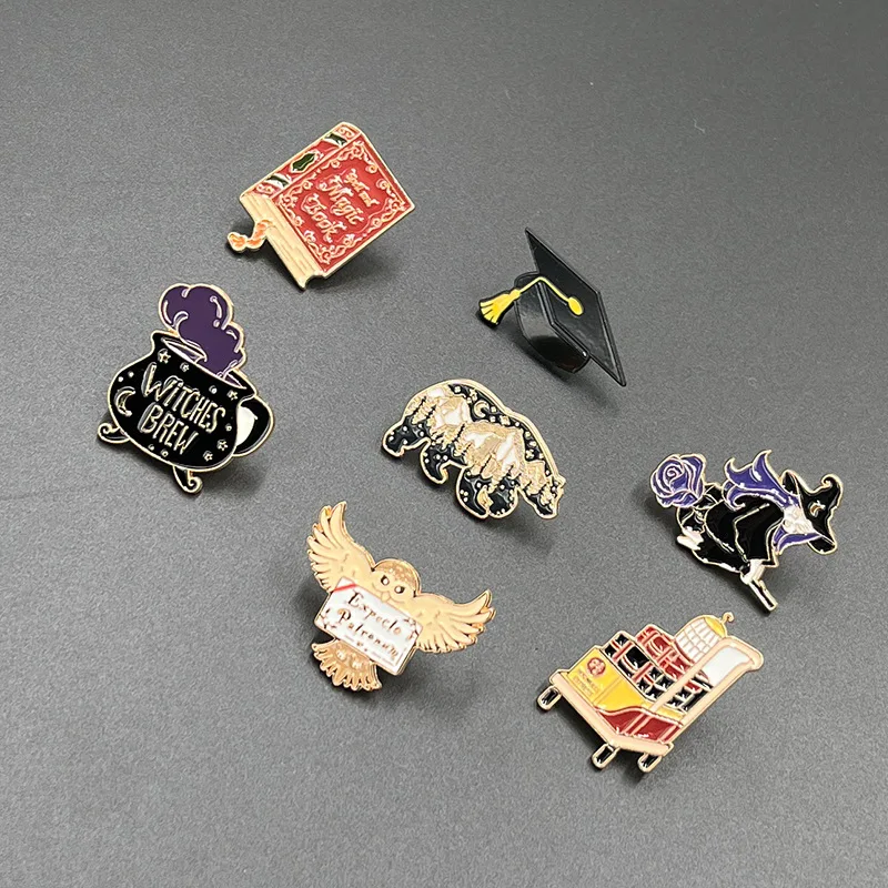 New movie merchandise brooch,  - đánh giá và giá Anime Kingdom Merchandise